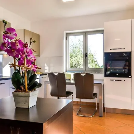 Lia-jolie Apartment *