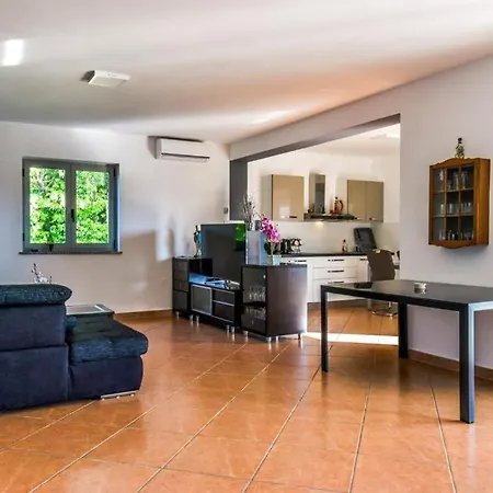 Lia-jolie Apartment